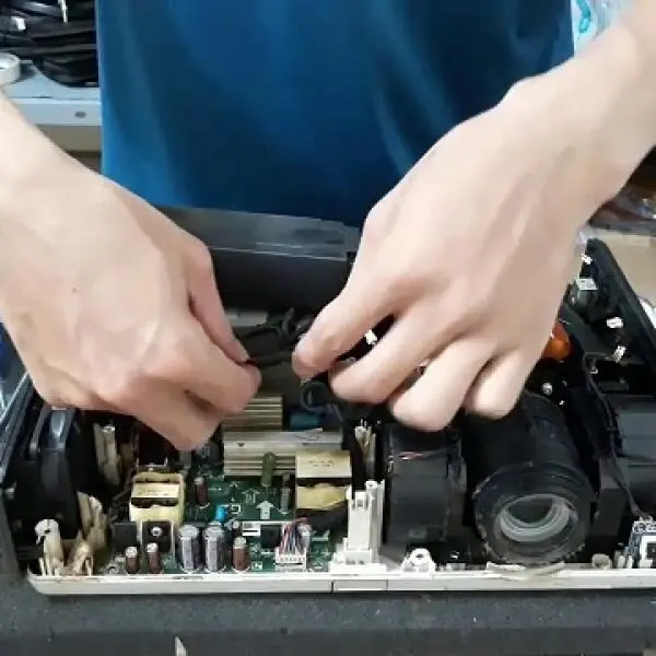 Mách bạn chọn đơn vị sửa máy chiếu tại Hà Nam uy tín